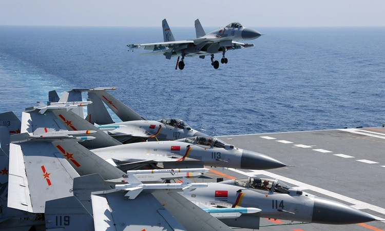 Cuộc chạm trán giữa hai chiến đấu cơ xảy ra trong bối cảnh cực kỳ nhạy cảm, khi quân đội Trung Quốc tiến hành nhiều cuộc tập trận trong trên biển thời gian vừa qua.