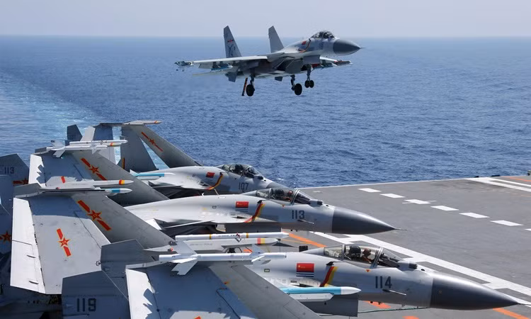 Cuộc chạm trán giữa hai chiến đấu cơ xảy ra trong bối cảnh cực kỳ nhạy cảm, khi quân đội Trung Quốc tiến hành nhiều cuộc tập trận trong trên biển thời gian vừa qua.