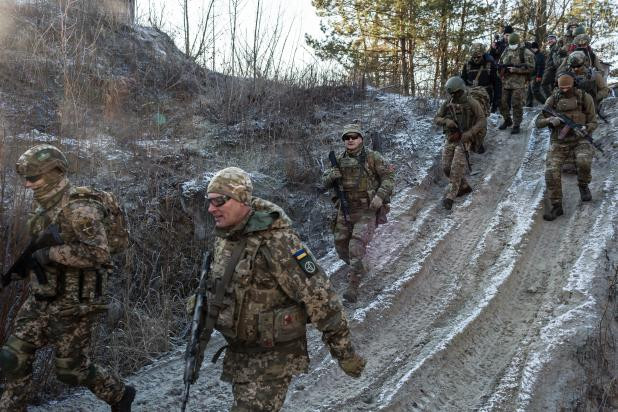 Cuộc tấn công gần biên giới Ba Lan diễn ra sau khi Nga cảnh báo Mỹ rằng, việc chuyển vũ khí cho Ukraine từ một số quốc gia NATO chỉ là một động thái nguy hiểm và sẽ biến các đoàn xe này thành các mục tiêu cho quân đội Nga.