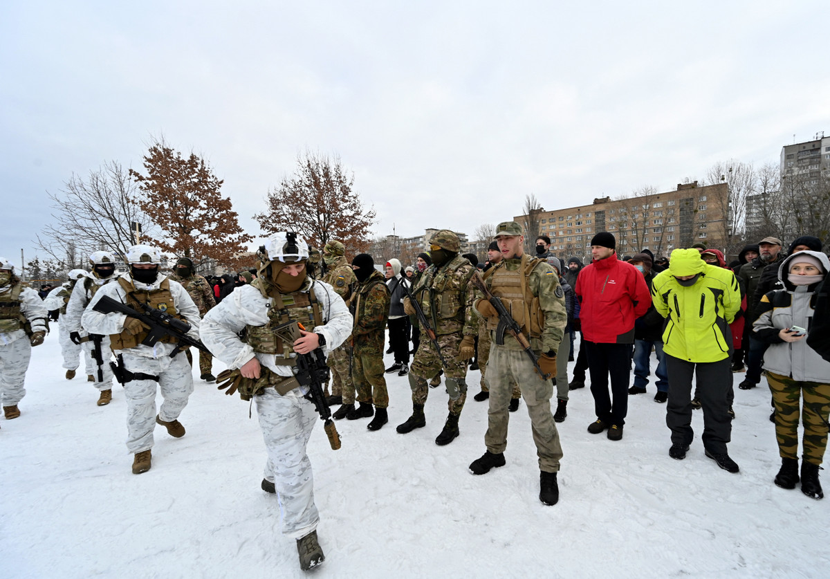 Căn cứ này nằm ở làng Yavoriv thuộc vùng Lviv cách thủ đô Kiev 30km và rất gần với Ba Lan - một quốc gia thành viên NATO và Liên minh châu Âu. Một số phương tiện truyền thông phương Tây cho hay, các ngôi nhà ở biên giới Ba Lan cũng đã rung chuyển khi tên lửa Nga tấn công.