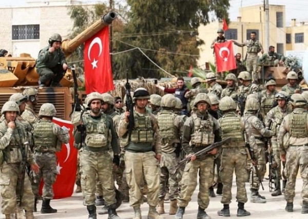 Quân đội Thổ Nhĩ Kỳ đã hỗ trợ pháo binh và không quân, cung cấp tên lửa đất đối không và gửi các sĩ quan quân đội đến huấn luyện cho dân quân. Điều này khiến các lực lượng Syria phải kiềm chế không thể sử dụng máy bay chiếm ưu thế trên không hoặc hệ thống phòng không tầm xa để tấn công khu vực này.