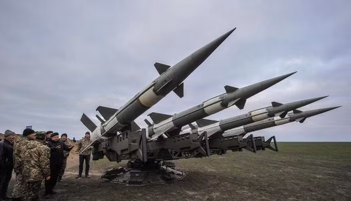 Trong số các mục tiêu ưu tiên sẽ có sân bay, trung tâm chỉ huy, căn cứ quân sự và các địa điểm phòng không. Nếu Ukraine trở thành mục tiêu, Su-34 có thể hoạt động với ít hộ tống hoặc yểm trợ do khả năng phòng thủ của nước này rất hạn chế.