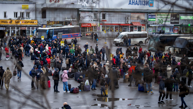 Sáng hôm nay 9/3, quân Nga đã tạm thời ngừng bắn để mở các hành lang nhân đạo cho phép người dân rời khỏi 5 thành phố lớn của Ukraine gồm Cherhihiv, Kharkiv, Mariupol và thủ đô Kyiv, cũng như Sumy.