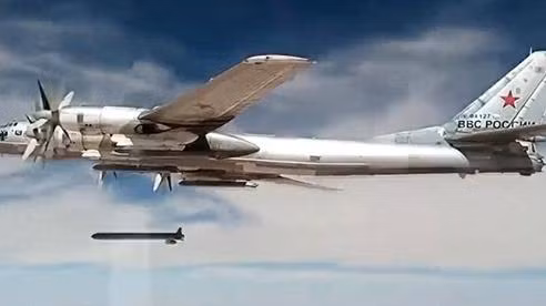 Tên lửa Kh-101 đảm bảo cho các phi đội máy bay ném bom Nga khả năng tấn công chính xác tầm xa vào các mục tiêu trong tầm bắn tới 10.000 km, với độ sai lệch chỉ từ 6-10 m.