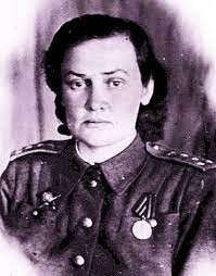 Được trao Huân chương Hồng quân với chiến tích bắn hạ một chiếc Messerschmitt Bf 109, Thượng úy Raisa Belyayeva được miêu tả là một người tự tin, với phong cách chiến đấu mạnh mẽ. Ngày 19/7/1943, cô đã bị thương nặng trên không, và đã hy sinh sau cú hạ cánh bất thành.