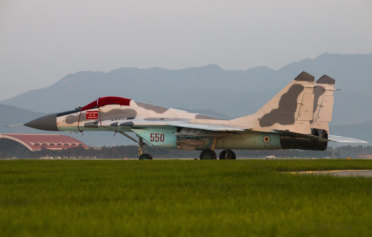 Trong hoàn cảnh khó khăn, nhưng Triều Tiên vẫn có thể tự sản xuất hoặc thậm chí tự hiện đại hóa những chiếc MiG-29 của mình. Với những bổ sung đáng kể này đã góp phần không nhỏ giúp Triều Tiên nâng cao khả năng chiến đấu trước những mối đe dọa tiềm tàng.