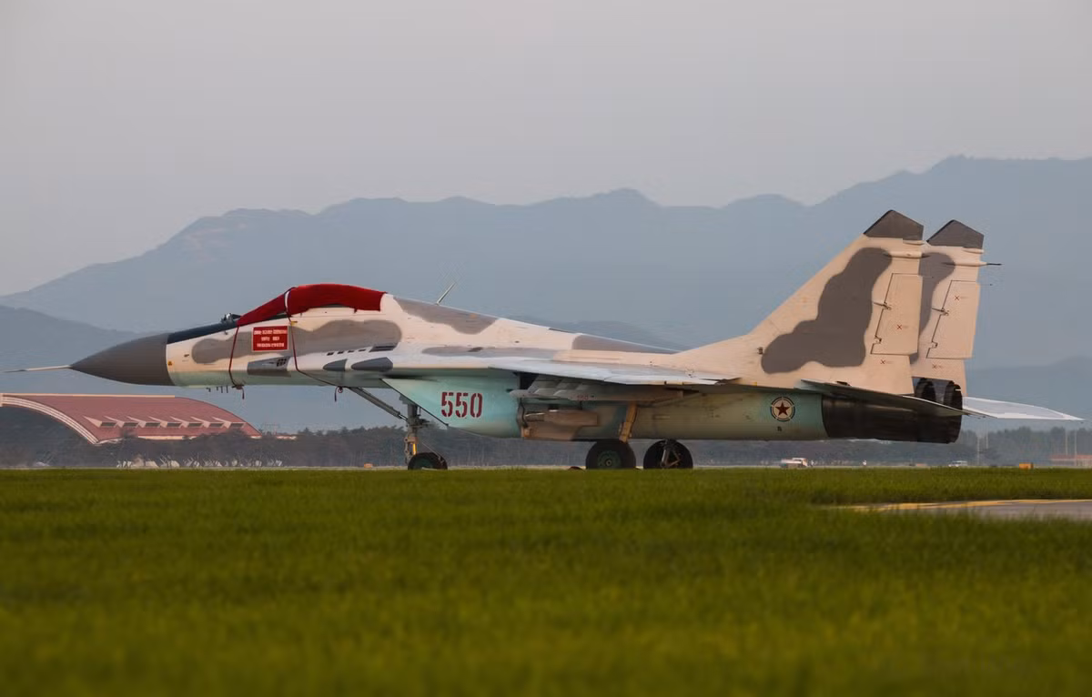 Trong hoàn cảnh khó khăn, nhưng Triều Tiên vẫn có thể tự sản xuất hoặc thậm chí tự hiện đại hóa những chiếc MiG-29 của mình. Với những bổ sung đáng kể này đã góp phần không nhỏ giúp Triều Tiên nâng cao khả năng chiến đấu trước những mối đe dọa tiềm tàng.