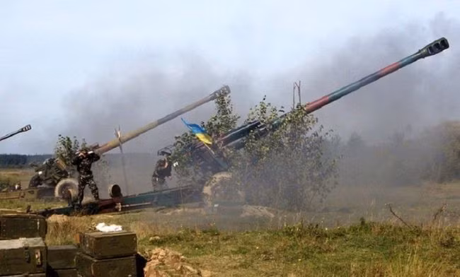 Bên cạnh đó, bất chấp sự có mặt của quân đội Nga ở Donbass, lực lượng vũ trang Ukraine vẫn tiếp tục pháo kích vào các khu định cư tại khu vực này. Điều này đã được báo cáo bởi đại diện của lực lượng DPR.