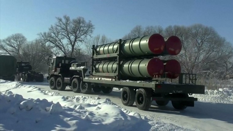 Nhiều vũ khí trong số này đã được di chuyển từ các vùng viễn đông xa xôi của Nga, nơi được đánh giá là có quan hệ tích cực hơn với các nước láng giềng như Trung Quốc và Triều Tiên, điều này giúp giảm bớt sự hiện diện quân sự tại khu vực phía đông và tập trung cho điểm nóng phía tây của đất nước.