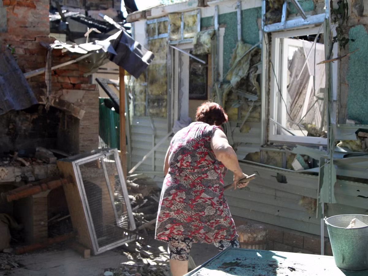 Và lần thứ bảy là vụ pháo kích vào Zheleznaya Balka bằng sáu quả đạn cối 82 mm từ Novgorodsky. Trong các trường hợp khác, việc sử dụng súng cối cỡ 82 và 120 mm, cũng như lựu đạn AGS và vũ khí nhỏ cũng đã thường xuyên được ghi nhận.