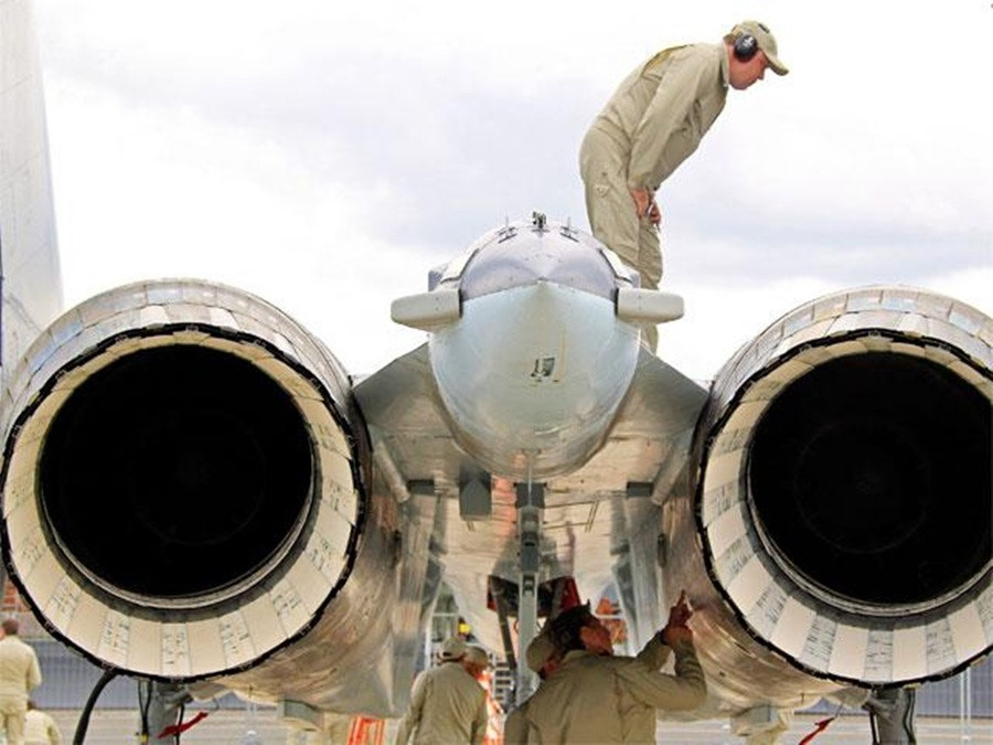 Thứ tư, phí bảo dưỡng cao. Có lẽ nhược điểm đáng kể nhất của Su-35 so với các máy bay chiến đấu cạnh tranh là yêu cầu bảo dưỡng và chi phí vận hành cao.