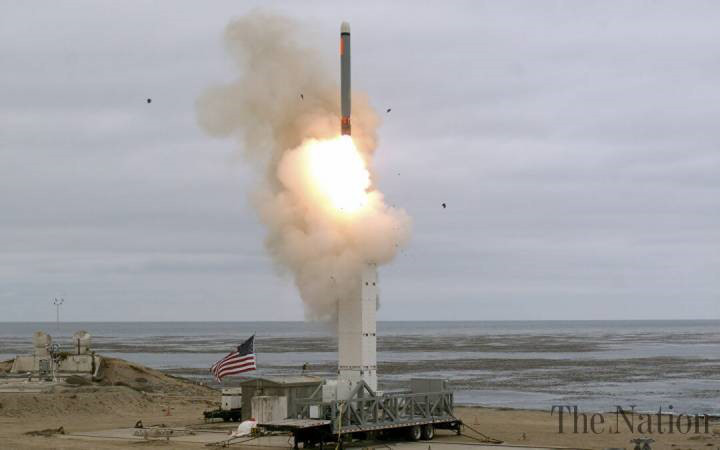 Thứ ba là đối thủ tấn công các cơ sở quân sự hoặc nhà nước quan trọng của Nga khiến các cơ sở này ngừng hoạt động và làm gián đoạn phản ứng của các lực lượng hạt nhân của Nga. Và cuối cùng là Nga bị vũ khí thông thường tấn công dẫn đến đe dọa sự tồn tại của quốc gia.