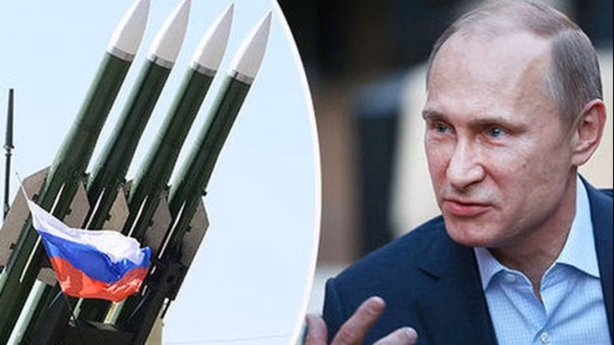 Chính sách răn đe hạt nhân Nga nêu rõ, Tổng thống Nga chịu trách nhiệm quyết định xem có sử dụng vũ khí hạt nhân hay không. Nếu cần, Tổng thống Nga có thể thông báo cho các quốc gia khác hoặc lãnh đạo các tổ chức chính trị và quân sự quốc tế về việc Nga sẵn sàng sử dụng vũ khí hạt nhân, hoặc quyết định sử dụng vũ khí hạt nhân liên và sự kiện liên quan.