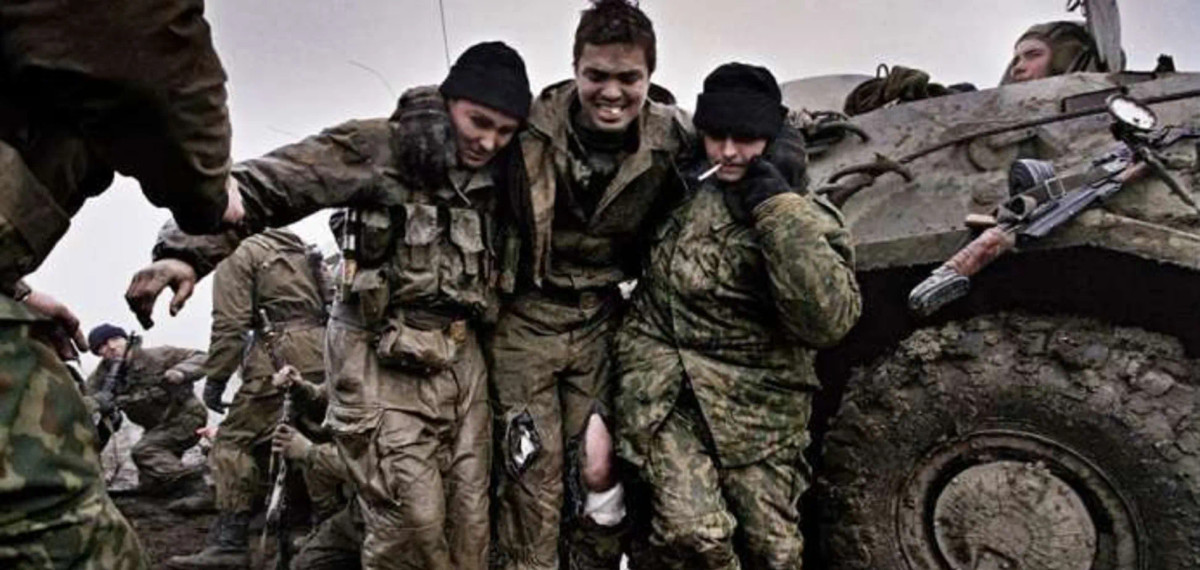 Khi đó, đội tác chiến của Lữ đoàn 36 đã được sơ tán khỏi thị trấn Saltana theo hướng Mariupol, lúc này không phải quân Nga mà là Tiểu đoàn Azov đang chờ phục kích họ. Khi lọt vào ổ phục kích, đơn vị ngay lập tức bị trúng hỏa lực của Tiểu đoàn Azov.