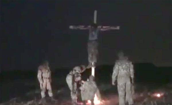 Vào thời điểm này, chính quyền Ukraine bắt đầu huy động các lực lượng vũ trang dân sự để đối đầu với các lực lượng vũ trang thân Nga và Tiểu đoàn Azov ra đời. Các thành viên của tổ chức này cực kỳ chống Nga, thậm chí không có quy tắc nào khi chiến đấu với các lực lượng vũ trang thân Nga, thậm chí còn xảy ra các vụ bê bối như xả súng vào dân thường và ngược đãi tù nhân.