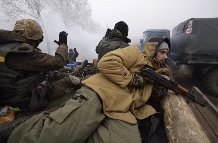 Các cánh quân của LPR, với sự yểm trợ hỏa lực của lực lượng vũ trang Nga tiếp tục tiến về Kramatorsk, đồng thời tiến đến phòng tuyến Krasny Liman, Yampol, Privolye.