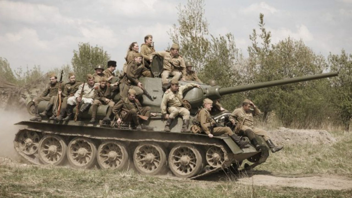 Bộ chỉ huy Liên Xô quyết định dùng lực lượng của Quân đoàn cơ giới 7 và 5 tấn công chống lại quân Đức. Cả hai quân đoàn, phối hợp với lực lượng hàng không, tập trung tấn công vào các hướng ở làng Ostrovno và thành phố Senno. Thời gian bắt đầu cuộc tấn công dự kiến vào sáng ngày 6/7.