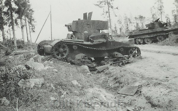 Nhiều xe tăng bị hư hại đáng kể, nhưng trong một số trường hợp, nhiên liệu đã hết. Trong số các xe tăng này có KV-2, T-34, BT-7 và thậm chí cả xe tăng hóa chất (súng phun lửa) HT-130.