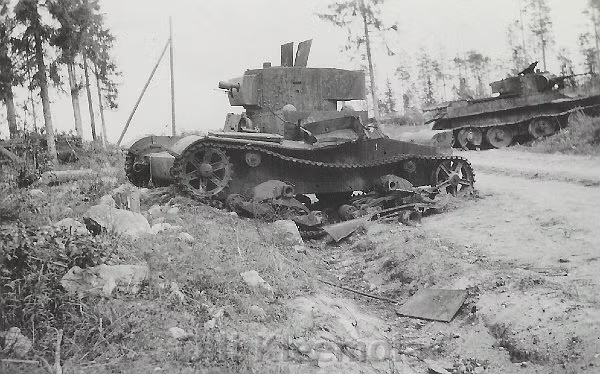 Nhiều xe tăng bị hư hại đáng kể, nhưng trong một số trường hợp, nhiên liệu đã hết. Trong số các xe tăng này có KV-2, T-34, BT-7 và thậm chí cả xe tăng hóa chất (súng phun lửa) HT-130.