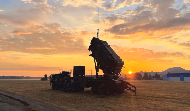 Các bức ảnh mà hải quân Mỹ mô tả là "hệ thống phóng SM-6 mô đun" đã xuất hiện trên các tài khoản mạng xã hội chính thức của Hạm đội 6 Mỹ thuộc lực lượng hải quân Âu-Phi. Các nhân viên của lực lượng hải quân Mỹ Âu-Phi đã tiến hành diễn tập bảo vệ đoàn xe với hệ thống phóng SM-6 mô đun trong khu vực chịu trách nhiệm của Bộ Chỉ huy Âu Mỹ.