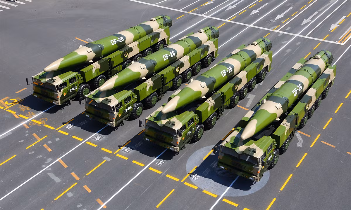 Để tấn công các mục tiêu đang di chuyển như tàu khu trục, tàu tuần dương và tàu sân bay trong một nhóm tấn công của Mỹ ở Đông Á, việc xác định dữ liệu từ vệ tinh hoặc từ các thiết bị bay siêu thanh là một yêu cầu quan trọng.