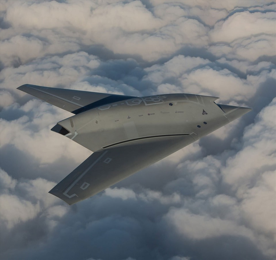 GJ-11 có thể được sử dụng để tấn công các mục tiêu của đối phương bất chấp các biện pháp đối phó điện tử cường độ cao, thực hiện các nhiệm vụ tấn công chiếm ưu thế trên không và ngăn chặn các hệ thống phòng không của đối phương.