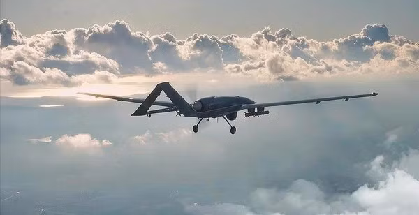 Bayraktar TB2 là một nền tảng tấn công tương đối rẻ và có chi phí thấp, loại UAV này trước đây đã từng tham gia trận chiến ở tỉnh Idlib phía bắc của Syria, nơi quân đội Thổ Nhĩ Kỳ duy trì sự hiện diện bất hợp pháp và đã giao chiến với các lực lượng quân đội Syria đang tìm cách giành lại lãnh thổ của họ vào đầu năm 2020.