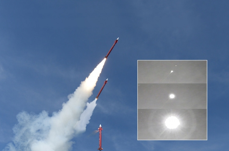 KM-SAM cung cấp khả năng phòng không tầm trung với phạm vi tác chiến 40km và được hưởng lợi từ việc dẫn đường theo pha đầu cuối bằng radar chủ động trên tên lửa của nó. Radar mảng pha đa chức năng băng tần X của KM-SAM dựa trên hệ thống S-400 của Nga và có thể theo dõi đồng thời 40 mục tiêu.