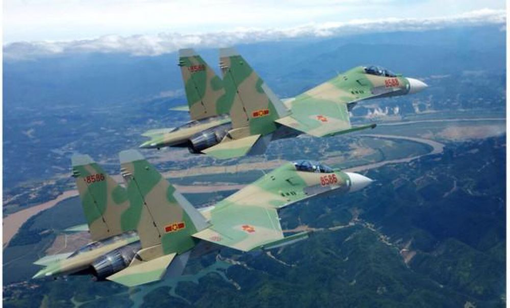 Thứ ba là Su-30MK2 Việt Nam và Su-30MK Indonesia. Không giống như Su-30MKM/SM được sản xuất tại nhà máy Hàng không Irkutsk, Su-30MK2 được phát triển như một phần của dòng máy bay chiến đấu riêng biệt tại Nhà máy Máy bay Komsomolsk-on-Amur, sau năm 2009 chuyển đổi sang sản xuất Su-35S cho Lực lượng Không quân Nga.