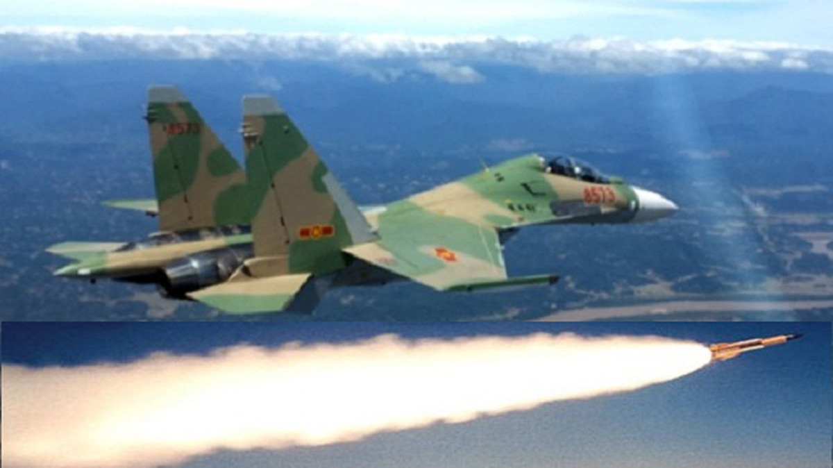 Máy bay chiến đấu Su-30MK2 có nguồn gốc gần gũi với Su-30MKK tùy chỉnh được phát triển cho Không quân Trung Quốc vào năm 2004. Máy bay này được tối ưu hóa tốt cho vai trò tấn công trên biển với các hệ thống điện tử hàng không tinh vi đặc biệt cho chỉ huy, điều khiển, thông tin liên lạc, máy tính, khả năng tình báo, giám sát, thu nhận mục tiêu và trinh sát.