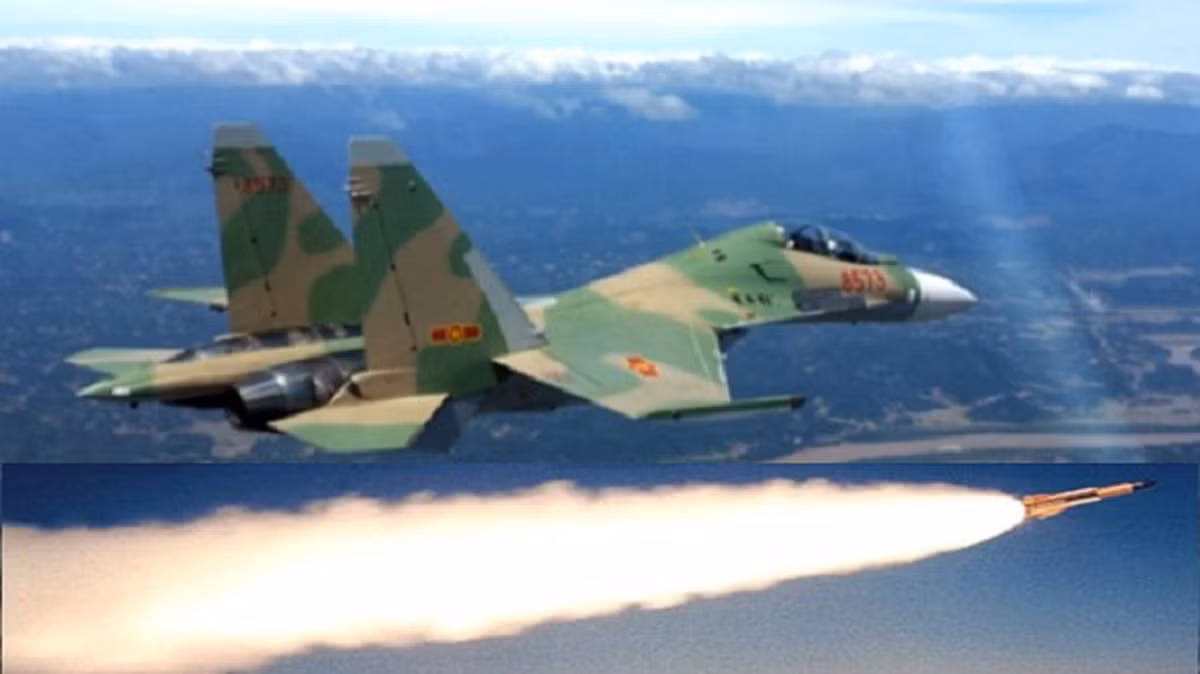 Máy bay chiến đấu Su-30MK2 có nguồn gốc gần gũi với Su-30MKK tùy chỉnh được phát triển cho Không quân Trung Quốc vào năm 2004. Máy bay này được tối ưu hóa tốt cho vai trò tấn công trên biển với các hệ thống điện tử hàng không tinh vi đặc biệt cho chỉ huy, điều khiển, thông tin liên lạc, máy tính, khả năng tình báo, giám sát, thu nhận mục tiêu và trinh sát.
