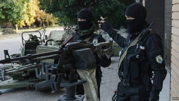 Hiện quân đội Nga và lực lượng dân quân miền đông đang bao vây quân đội Ukraine tại Mariupol và tiểu đoàn Azov. Tuy nhiên, một số lượng lớn dân thường đang bị tiểu đoàn Azov sử dụng làm con tin và lá chắn, vì vậy cuộc chiến giải phóng thành phố này dự kiến sẽ rất tàn khốc với các trận chiến đường phố.