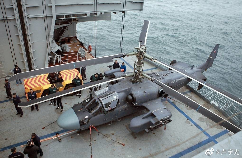 Loại tàu khu trục nhỏ thế hệ mới này có thể mang theo 2 máy bay trực thăng chiến đấu đa năng Ka - 52 hoặc các trực thăng có chức năng tương tự như Ka - 27/31. Các máy bay cất hạ cánh trên sàn bay ở phần thân sau của tàu.