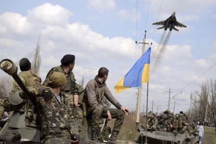 Ông Milanovic nhấn mạnh rằng chính phủ Croatia "không liên quan gì và sẽ không có bất cứ lí do gì để can thiệp tại Ukraine, tôi đảm bảo rằng… Chúng tôi không chỉ sẽ không gửi quân đội, mà nếu có leo thang chúng tôi sẽ gọi trở về mọi quân nhân của Croatia”. Ông giải thích thêm về lý do của mình rằng điều này không liên quan đến Ukraine hay Nga.