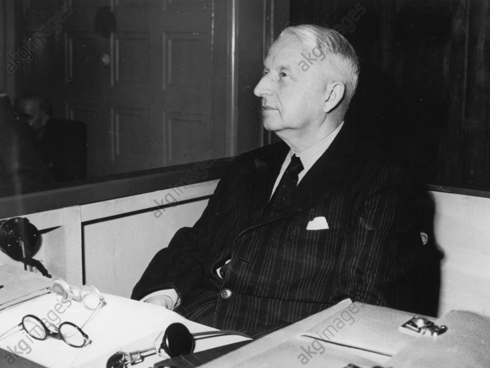 Tuy nhiên, ông được trả tự do ngày 07/5/1953 và sau khi ra tù, Manstein nhận lời mời làm cố vấn cho Bộ Quốc phòng Cộng hòa Liên bang Đức vào các năm 1955 – 1956.