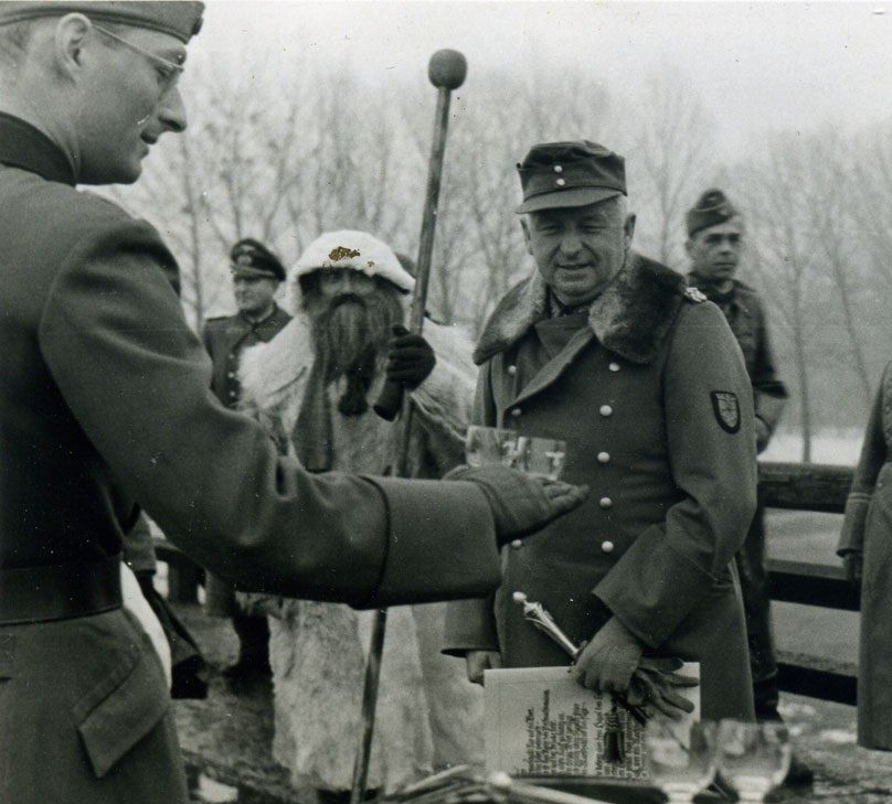 Hitler cuối cùng cũng chấp nhận cho rút lui. Nhưng đến ngày 30/3/1944, do sức khỏe của Thống chế Manstein không được tốt sau nhiều năm chiến đấu liên tục và một phần do những bất đồng của ông với Hitler đã dẫn đến việc ông bị Hitler cho về vườn và giao Cụm Tập đoàn quân Nam của ông cho Thống chế Walter Model chỉ huy.