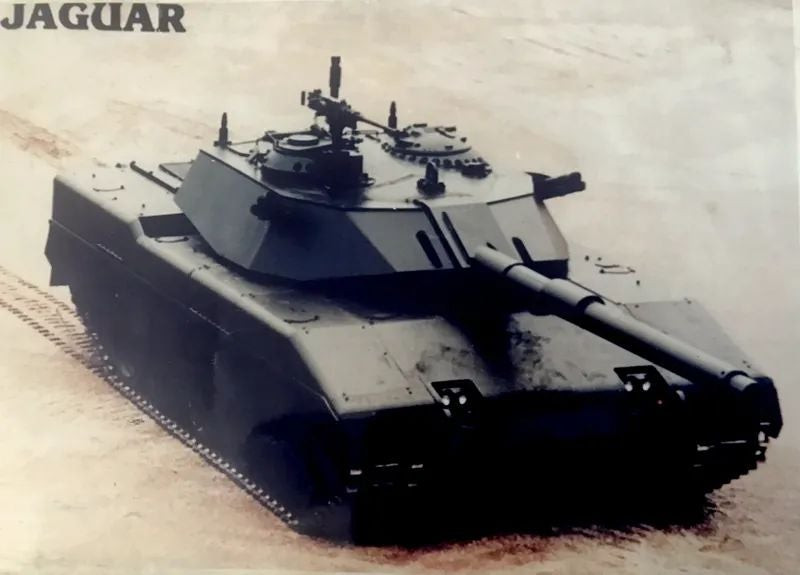 Động cơ V-12 nguyên bản của Jaguar đã được thay thế bằng động cơ diesel Detroit Diesel 8V-92TA 750 mã lực, hộp số tự động Allison XTG-411 với 4 số tiến và 2 số lùi. Hệ thống treo của Jaguar tương tự như Type-59, chúng sử dụng cùng một rãnh thép tiêu chuẩn nhưng bánh xe và thanh xoắn là kiểu khác nhau.