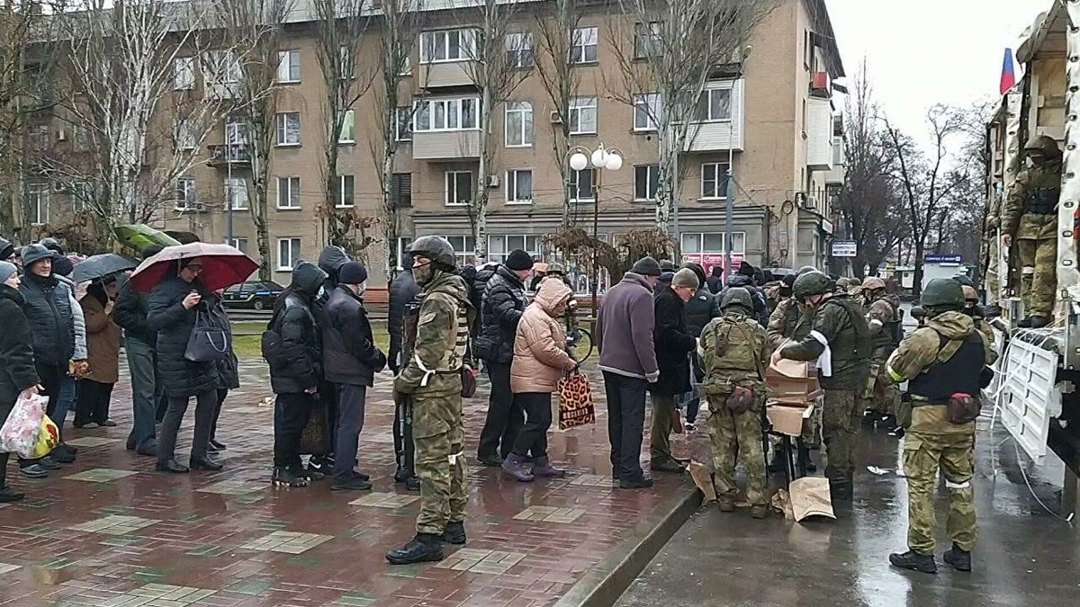 Nếu quân đội Nga không thể bổ sung lực lượng một cách hiệu quả, thì mục tiêu Kharkov sẽ khó có thể đạt được. Sau nhiều ngày giao tranh, Nga-Ukraine cũng mở được hành lang nhân đạo, một số người dân và sinh viên nước ngoài đã rời Kharkov. Quân đội Nga cũng phân phát 120 tấn hàng hóa nhân đạo cho Kharkov.