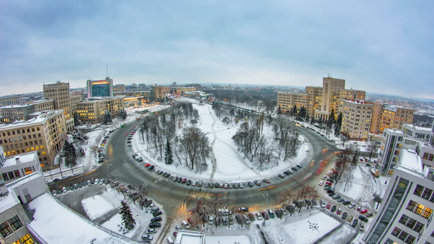 Thành phố có diện tích 31.400 km vuông, Kharkov từng là thủ đô của Ukraine. Năm 1934, thủ đô được chuyển đến Kiev. Thành phần dân tộc chính của thành phố là: Ukraina 48,5%, Nga 29,7%, Do Thái 15,6%. Mặc dù ngôn ngữ chính thức là tiếng Ukraina, nhưng đa số dân chúng ở đây sử dụng tiếng Nga.