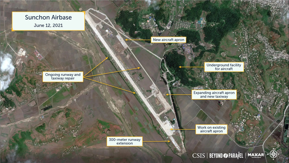 Đó là sân bay Sunchon, nằm cách Bình Nhưỡng 45 km về phía đông bắc, nơi có đường băng chính đã nâng cấp và kéo dài thành công, cải thiện các nhà chứa, sân đỗ và đường lăn của máy bay.