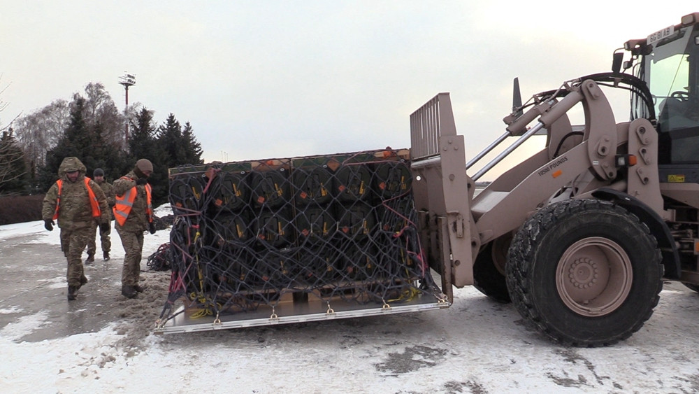 Ngoài ra, chính phủ Séc cũng đã phê chuẩn việc gửi lô vũ khí và đạn dược tiếp theo trị giá 8,57 triệu USD. Lô vũ khí này bao gồm súng máy, súng trường tấn công, các loại vũ khí hạng nhẹ và đạn dược.