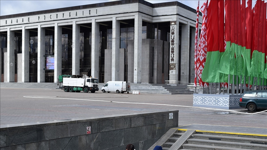 Cùng ngày, người phát ngôn Bộ Ngoại giao Ukraine Nikolenko thông báo trên mạng xã hội rằng Ukraine đã quyết định thực hiện các biện pháp có đi có lại nhằm giảm số nhân viên của Đại sứ quán Belarus tại Ukraine xuống còn 5 người nhằm đáp trả việc trục xuất các nhà ngoại giao Ukraine khỏi Belarus.