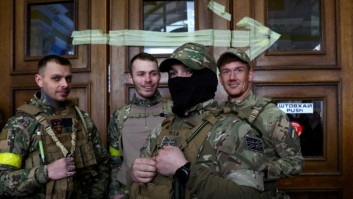 Bà Zakharova nhấn mạnh rằng thông qua hội nghị thượng đỉnh, Mỹ đã thành công thắt chặt các ràng buộc đối với các đồng minh của mình trong việc kiềm chế Nga, đồng thời gây áp lực hơn nữa đối với các quốc gia có khả năng đưa ra các quyết định độc lập và theo đuổi các chính sách độc lập.