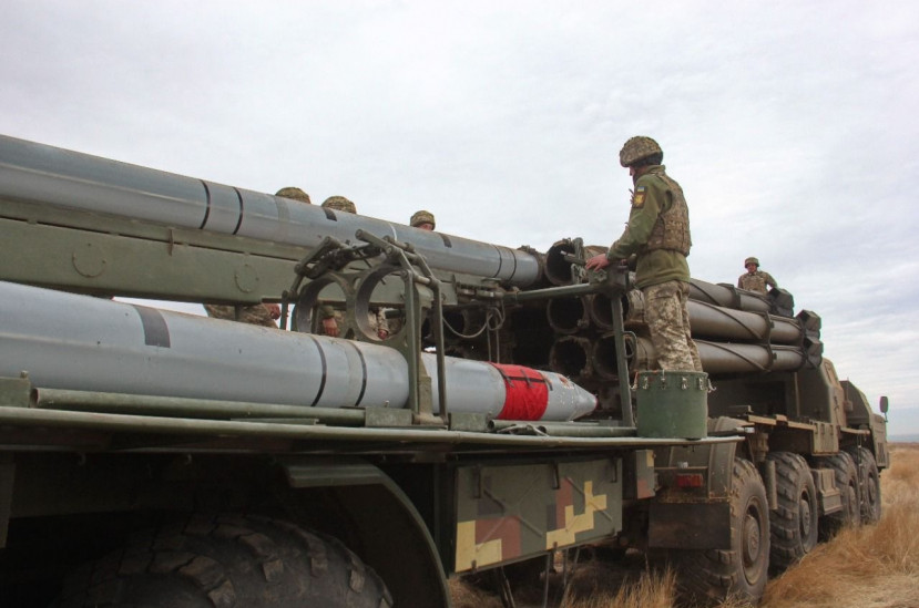 Quân đội Nga nhắc lại, cần nhớ rằng lực lượng vũ trang Ukraine có ít nhất 150 hệ thống MLRS của các loại Smerch và Uragan, có thể dễ dàng bắn cùng một loại đạn vào các thành phố bỏ hoang và quy kết mọi thứ cho quân đội Nga.