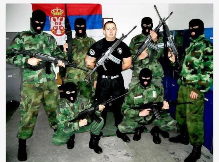 Điều này liên quan đến các lực lượng được phương Tây hậu thuẫn ở Kosovo, cụ thể là Quân đội Giải phóng Kosovo, mà các quan chức phương Tây thường gọi là tổ chức khủng bố, lực lượng này có nguồn gốc là các băng đảng buôn bán ma túy từ Albania và Thổ Nhĩ Kỳ qua Châu Âu.