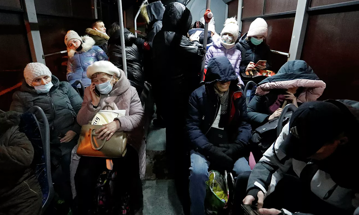 Các khu vực ở Donbass vùng miền Đông Ukraine, vốn do lực lượng ly khai được Nga hỗ trợ trấn giữ từ năm 2014, đã phải hứng chịu những cuộc tấn công mới từ các lực lượng vũ trang Ukraine vào tối ngày 18/2, dẫn đến một dòng người tị nạn lớn đổ vào Nga.