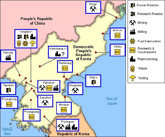 Triều Tiên đang có chiến tranh về mặt kỹ thuật với Mỹ và Hàn Quốc từ năm 1950. Trong nhiều thập kỷ, Mỹ thường xuyên đe dọa tiến hành các cuộc tấn công bao gồm cả các cuộc tấn công hạt nhân chống lại Triều Tiên, không chỉ nhằm vào các cơ sở quân sự mà còn nhắm vào các trung tâm dân sự.