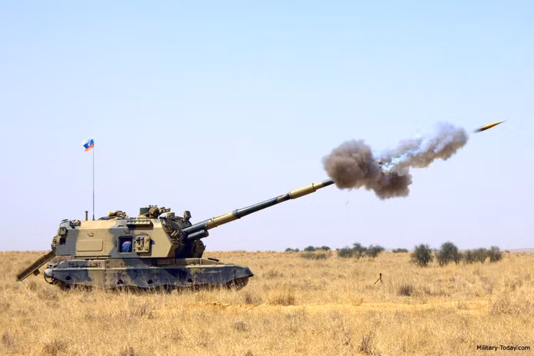 2K25 Krasnopol là đạn pháo dẫn đường chính xác được Liên Xô nghiên cứu từ những năm 1970 và chính thức được đưa vào sản xuất từ năm 1986. Loại đạn pháo này được thiết kế nhằm mục đích tấn công các mục tiêu quân sự của đối phương như xe tăng, xe bọc thép, boong ke, công trình quân sự hay thậm chí cả những mục tiêu trên mặt nước như tàu thuyền.