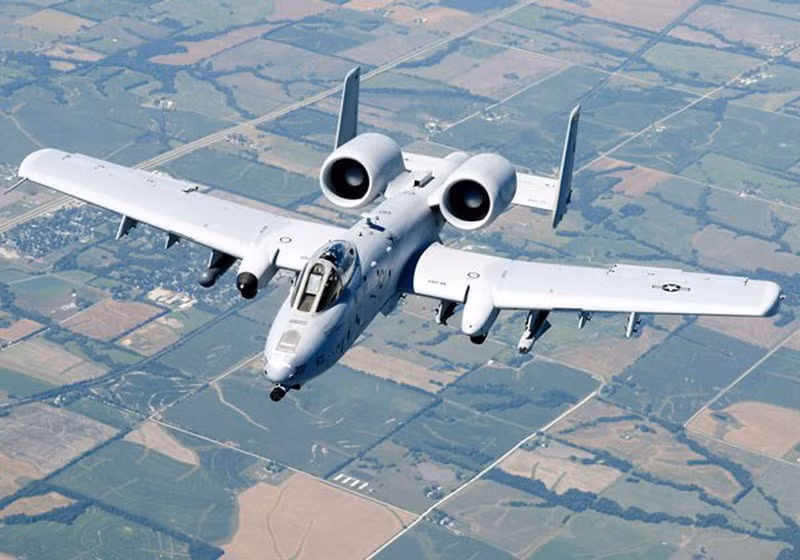 A-10 Thunderbolt II ra đời nhằm bù đắp lỗ hổng trong tác chiến không đối đất của không quân Mỹ, khắc phục hoàn toàn điểm yếu của F-4, F-111 khi tham gia tấn công mặt đất.