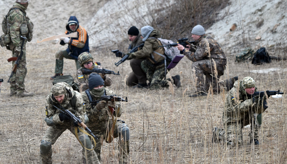 Bên cạnh đó, việc lính đánh thuê đến từ khắp nơi trên thế giới và từ rất nhiều các quốc gia khác nhau. Sẽ nảy sinh nhiều vấn đề trong việc phối hợp, hợp tác với nhau, đặc biệt là trong tổ chức và chỉ huy. Và việc quân đội Nga tiêu diệt lực lượng đánh thuê này chỉ là chuyện sớm muộn.